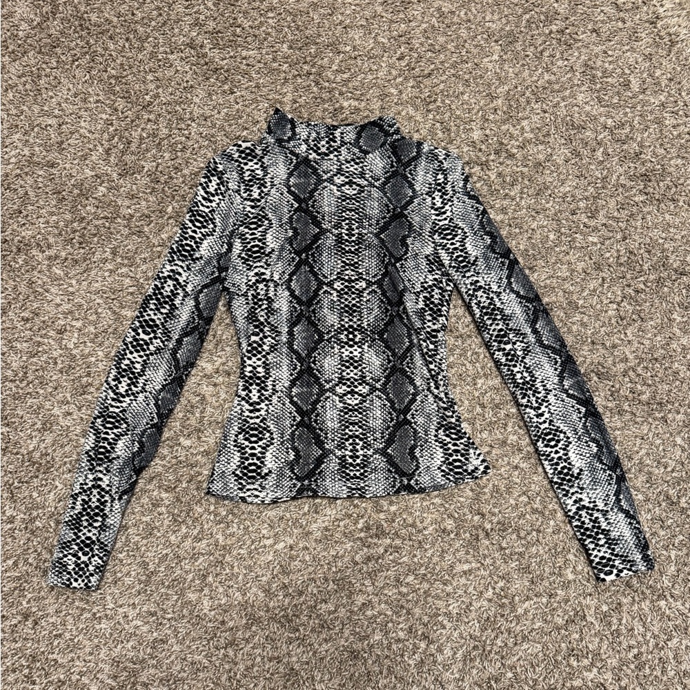 SHEIN Black and White Snakeskin Pattern Top